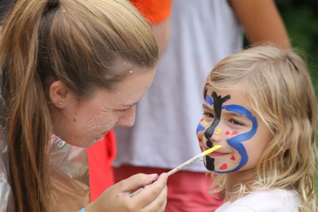face paiting at camp can aqua summer camp